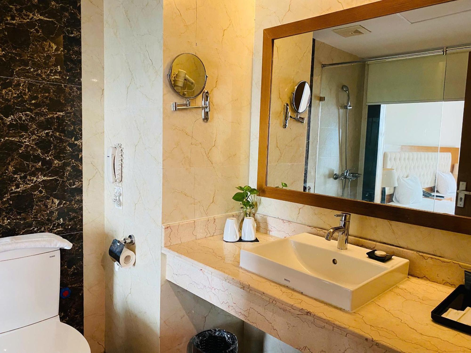Muong Thanh Cua Dong Hotel Vinh Exterior photo