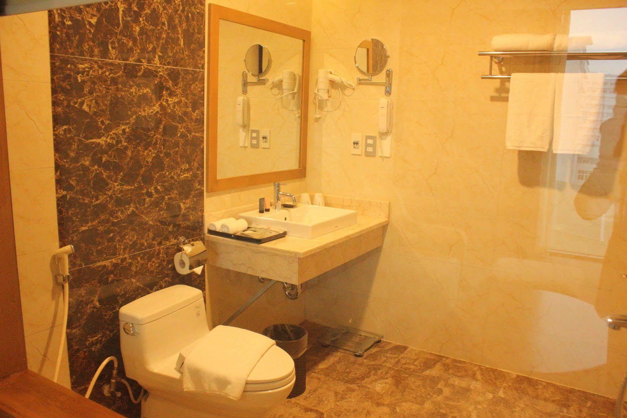Muong Thanh Cua Dong Hotel Vinh Exterior photo