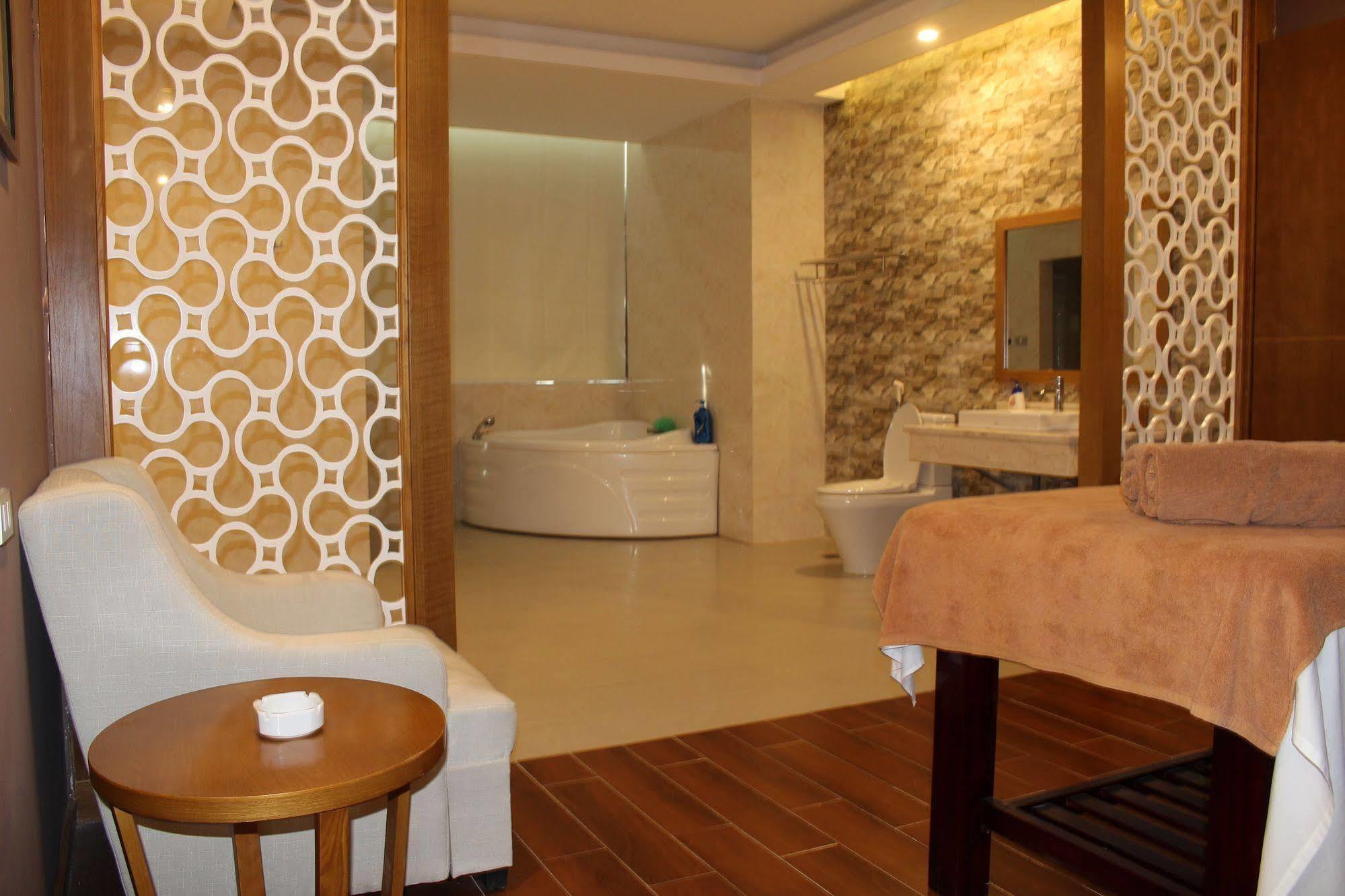 Muong Thanh Cua Dong Hotel Vinh Exterior photo
